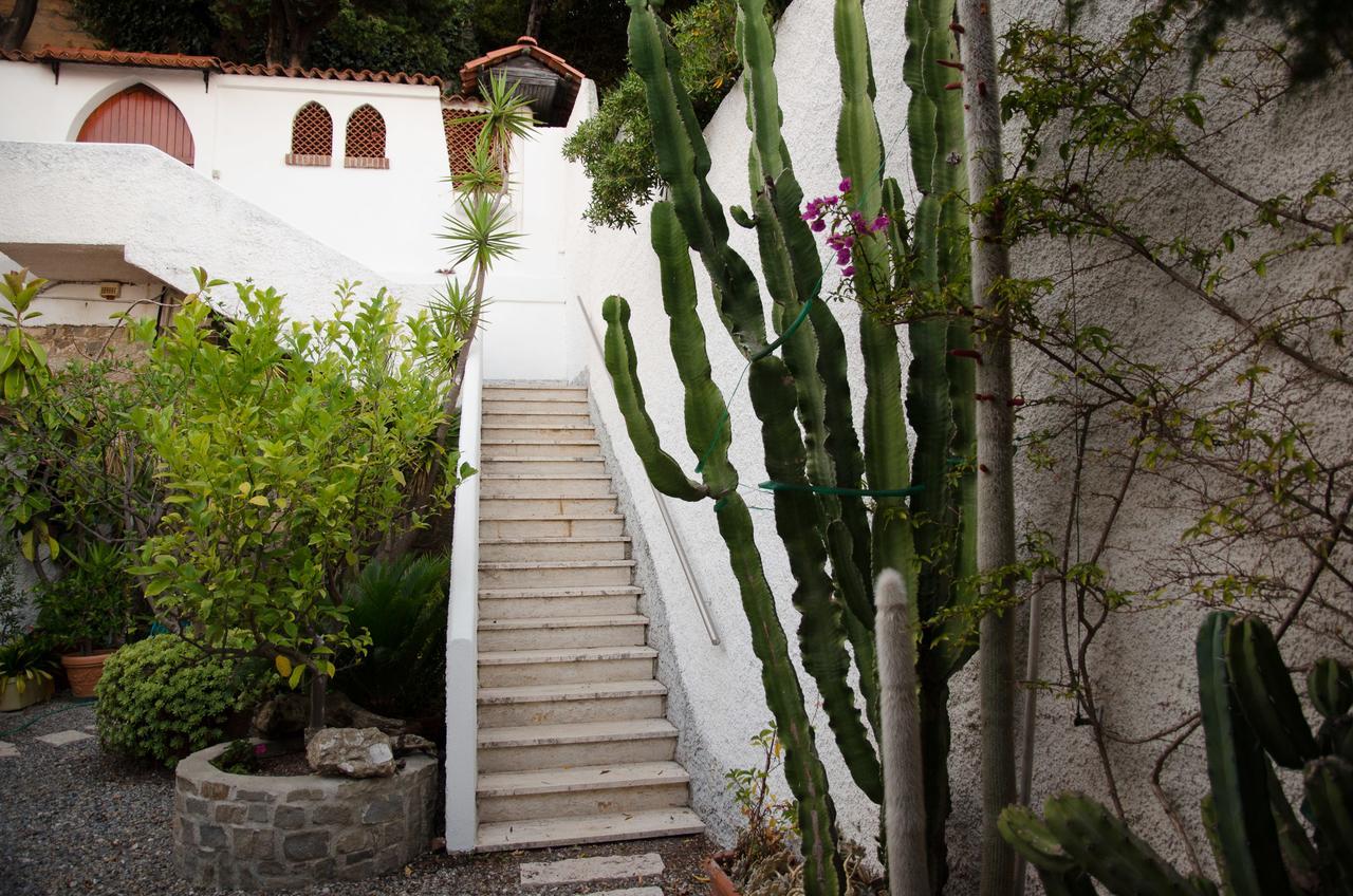 Seaside Holiday Apartment - Unique Location Cipressa Exterior foto